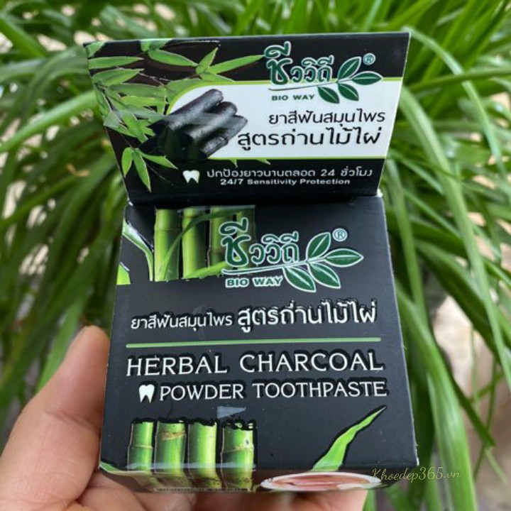 Kem Trắng Răng Than Tre Herbal Charcoal Thái Lan